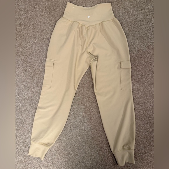 Old Navy Active High-Rise Jogger - Picture 3 of 7